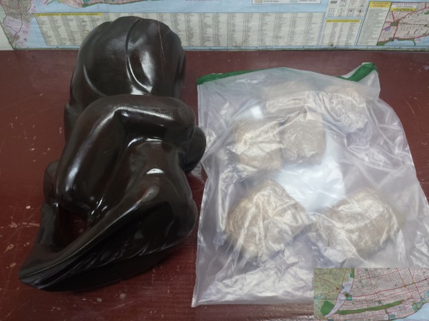 COCAINA-DENTRO-DE-ESTATUA