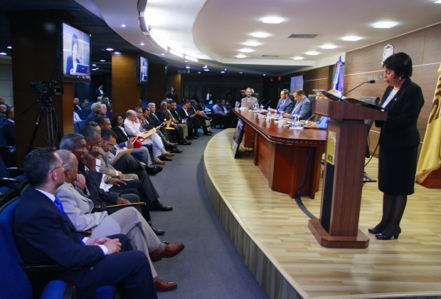 Delegados Mag Graciano habla en encuentro 19-2-15