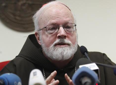 El cardenal Sean Patrick O'Malley, arzobispo de Boston, habla a los medios durante una conferencia de prensa en la Pontificia Universidad Gregoriana en Roma, el lunes 16 de febrero de 2015.