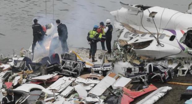 Sobreviviente dice hubo fallas desde inicio de vuelo.
