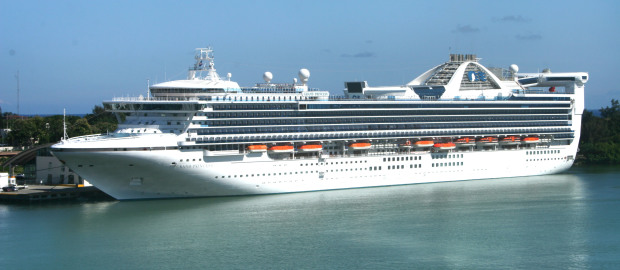 Crucero visita puerto de Santo Domingo.