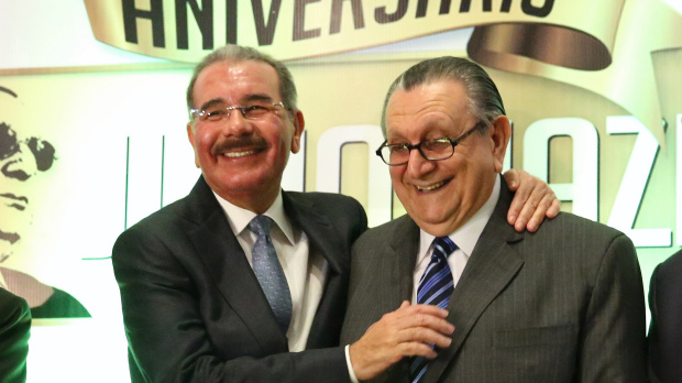 Danilo Medina asiste a 30 aniversario de comunicador Julio Hazim en los medios.