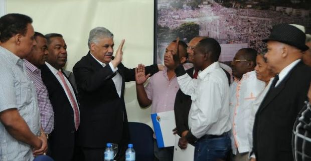 Miguel resalta flujo de apoyo al PRD; juramenta directivos PRM Haina.