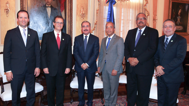 Presidente Danilo Medina recibe a vice CDEEE y ejecutivos de General Electric.