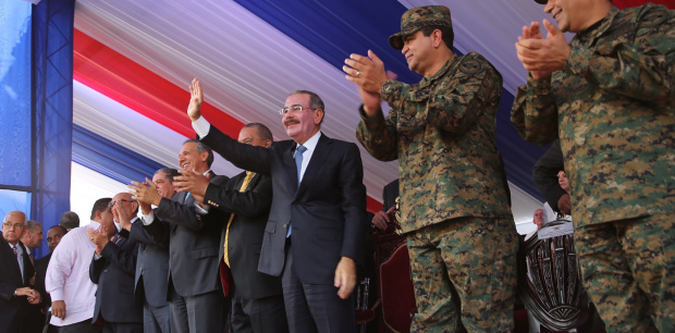 Presidente encabeza desfile por 171 aniversario Batalla 19 de Marzo.
