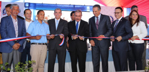 Medina inaugura dos centros educativos en Los Mameyes y Boca Chica.