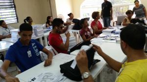 Personal-trabajo-en-preparacion-de-las-valijas-de-la-Convencion-PRM