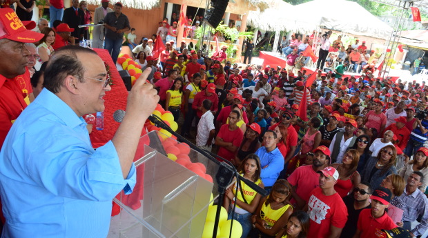 Quique Antun habla en un acto en esta ciudad.