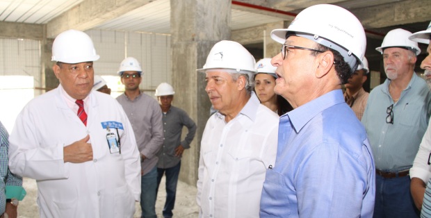 De izq a der los doctores Luis Pichardo y Ramon Alvarado y el ing Miguel Pimentel Kareh