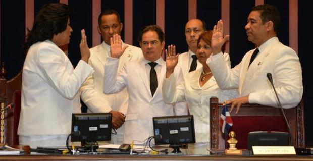 instalan-bufetes-directivos-en-el-congreso-en-acto-por-dia-de-la-restauracion
