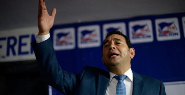 Actor Jimmy Morales, gana primera vuelta elecciones Guatemala.