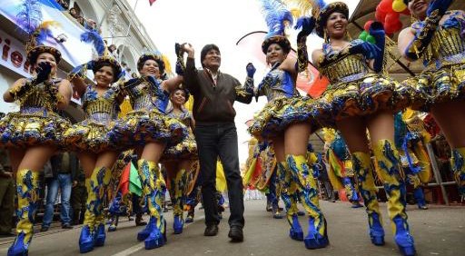Evo Morales inunda la red con su baile del cuello.