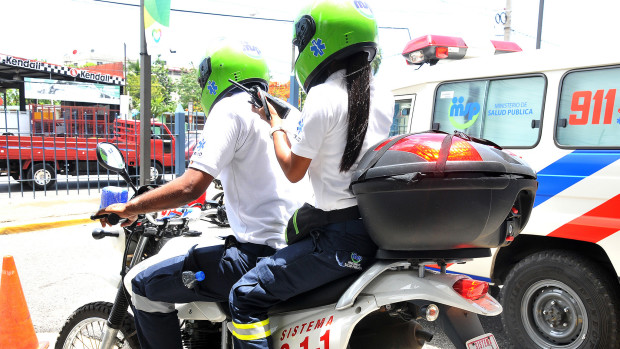 Personal del 911 rescata adolescente secuestrada; detiene al secuestrador.