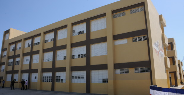 Presidente Danilo Medina inaugura un liceo en La Toronja, Santo Domingo Este.