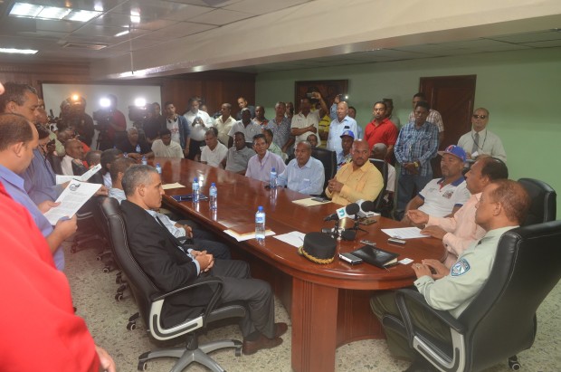 Reunion dirigentes MOCHOTRAN y director AMET (1)