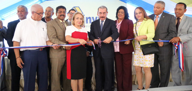 Presidente Medina inaugura 208 apartamentos.