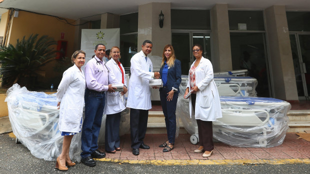 Donan equipos al Hospital Materno Infantil Santo Socorro del ensanche La Fe.