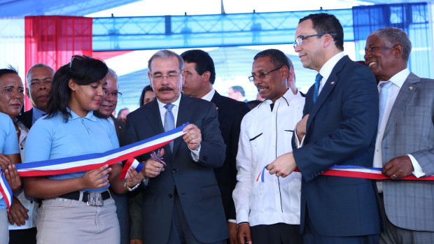 Presidente entrega dos escuelas en Bahoruco y Barahona